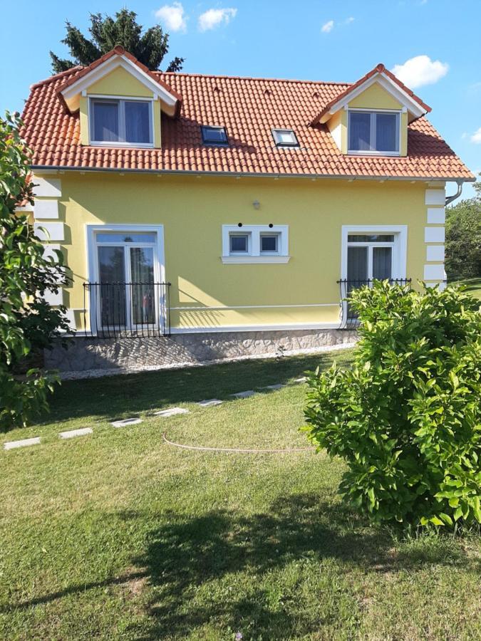Kondics Apartmanhaz Sárvár Exteriör bild