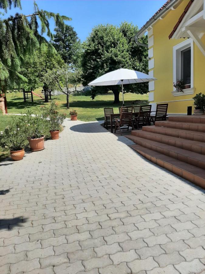 Kondics Apartmanhaz Sárvár Exteriör bild