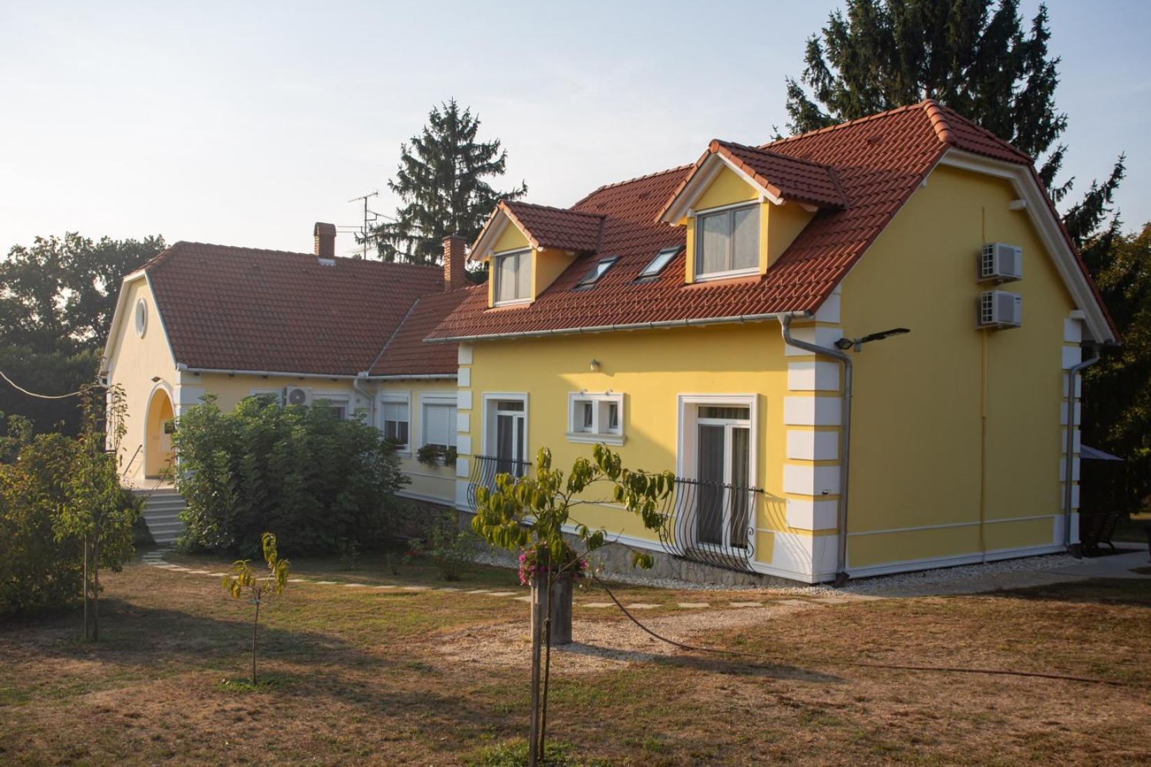 Kondics Apartmanhaz Sárvár Exteriör bild