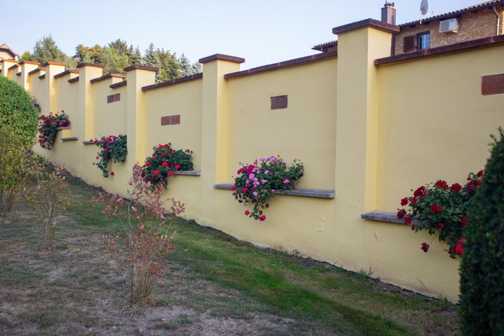Kondics Apartmanhaz Sárvár Exteriör bild