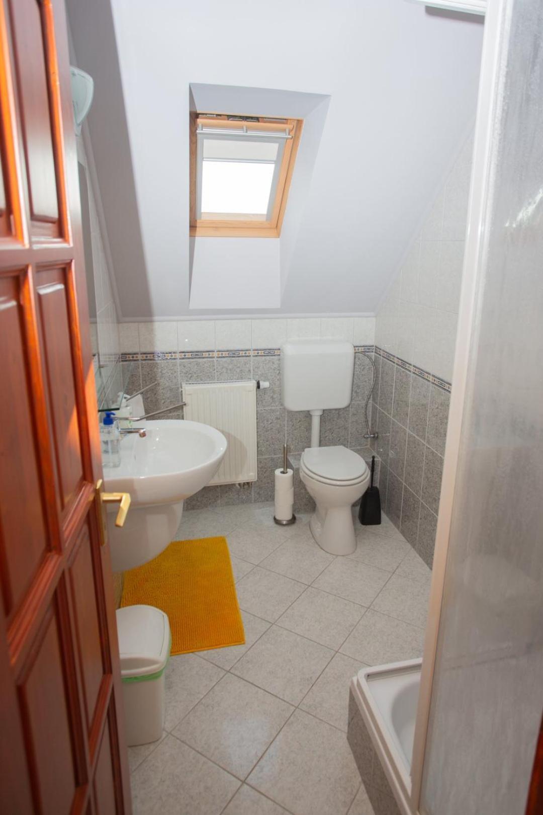 Kondics Apartmanhaz Sárvár Exteriör bild