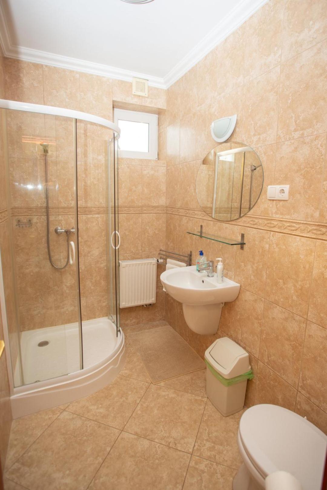 Kondics Apartmanhaz Sárvár Exteriör bild