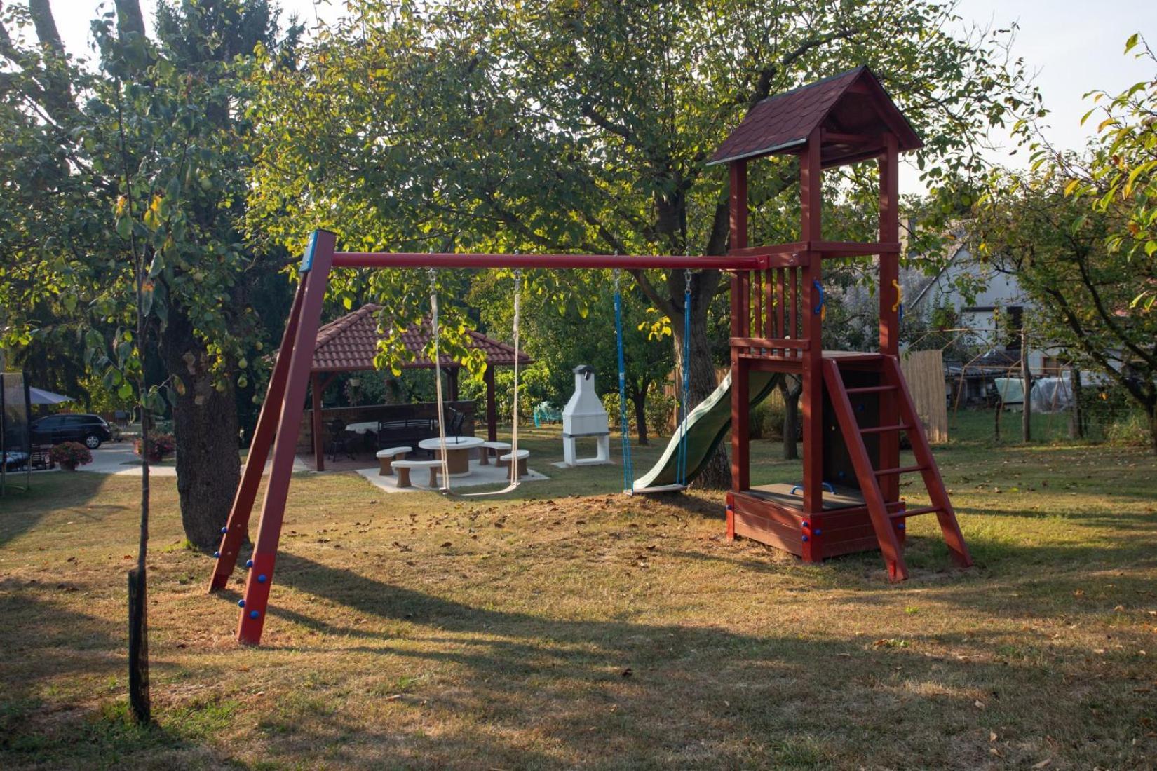 Kondics Apartmanhaz Sárvár Exteriör bild