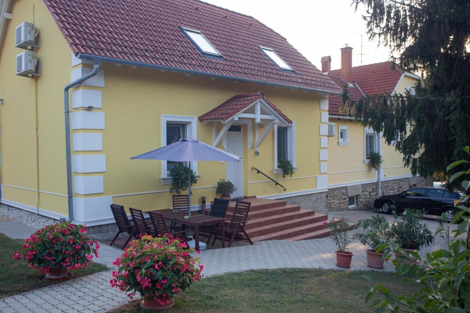 Kondics Apartmanhaz Sárvár Exteriör bild