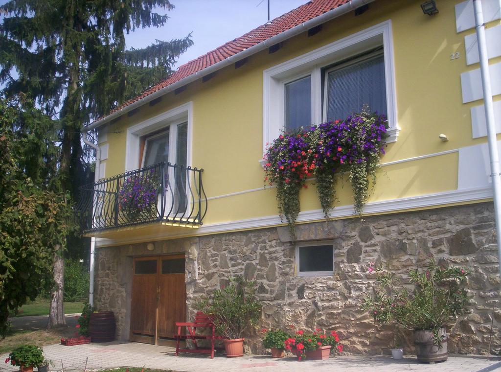 Kondics Apartmanhaz Sárvár Exteriör bild