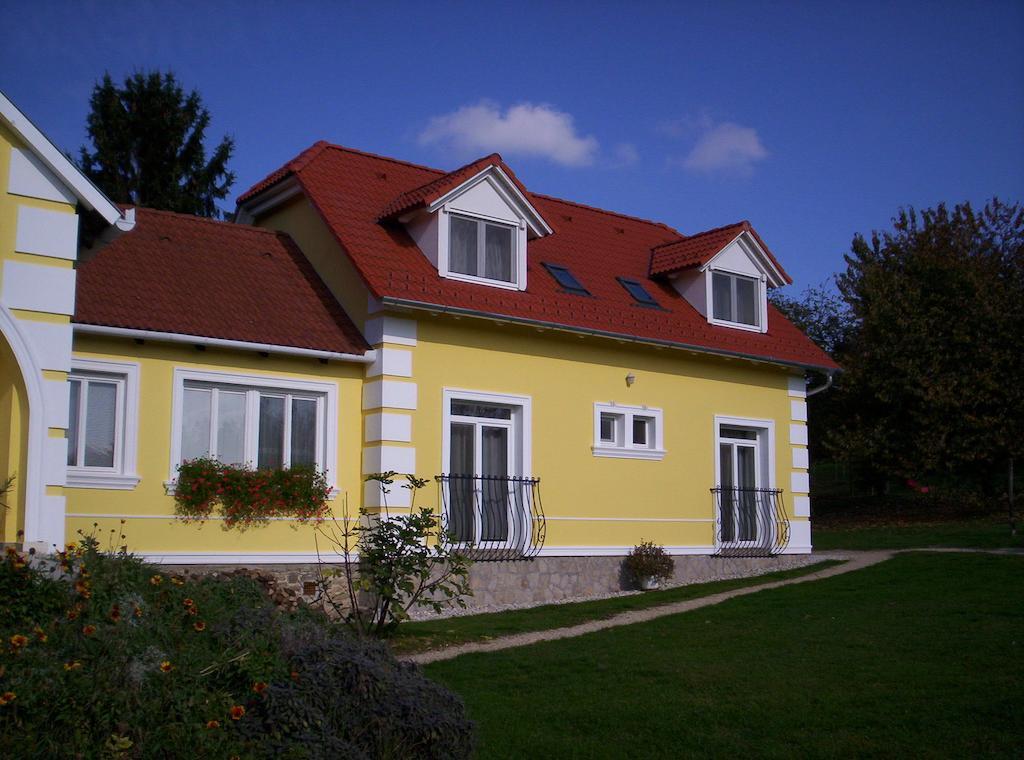 Kondics Apartmanhaz Sárvár Exteriör bild