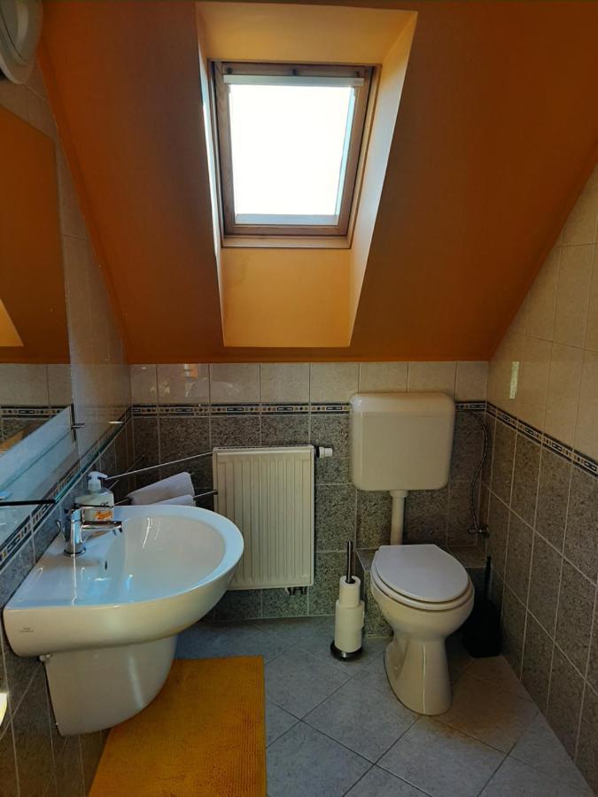 Kondics Apartmanhaz Sárvár Exteriör bild