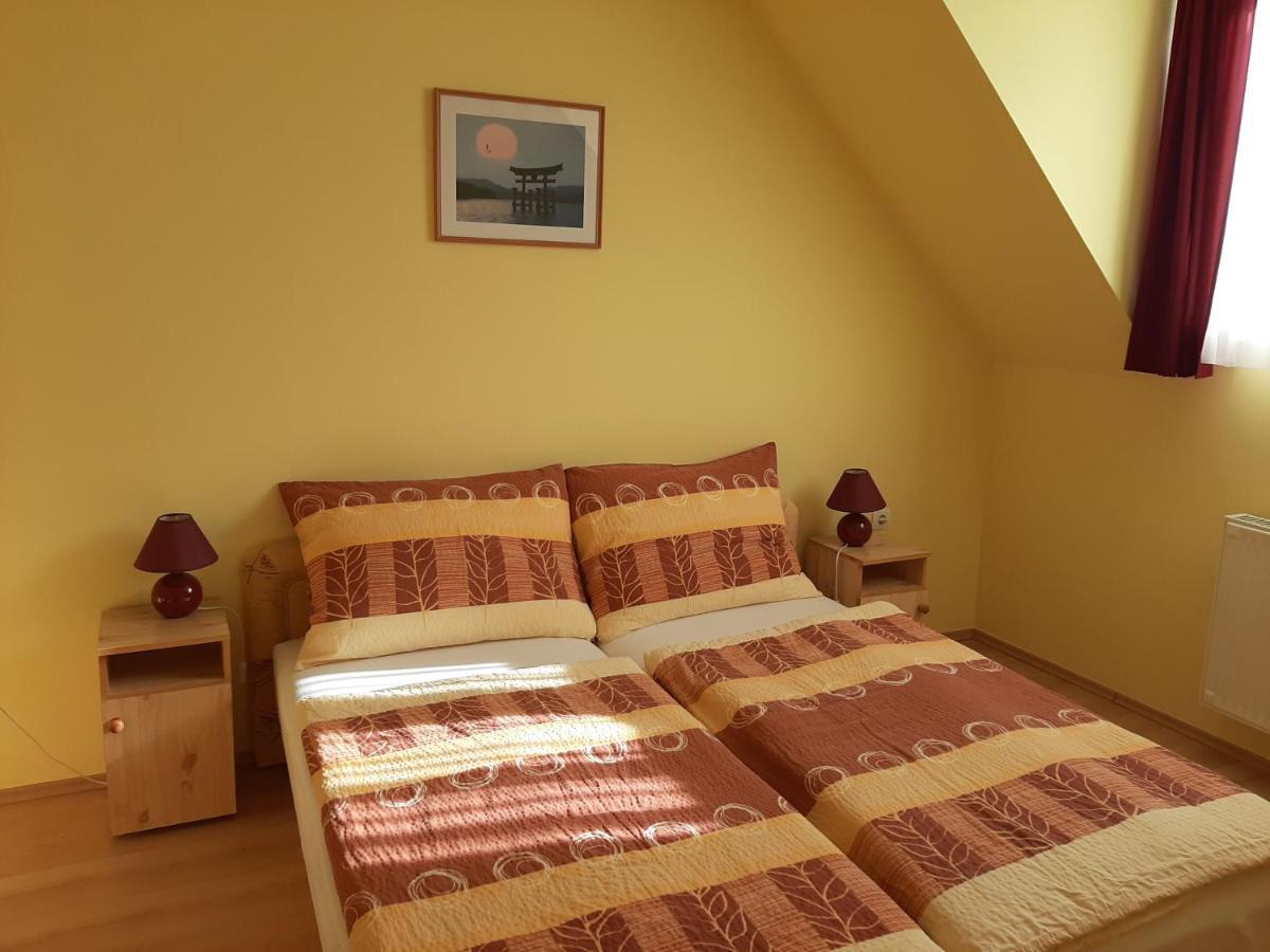 Kondics Apartmanhaz Sárvár Exteriör bild