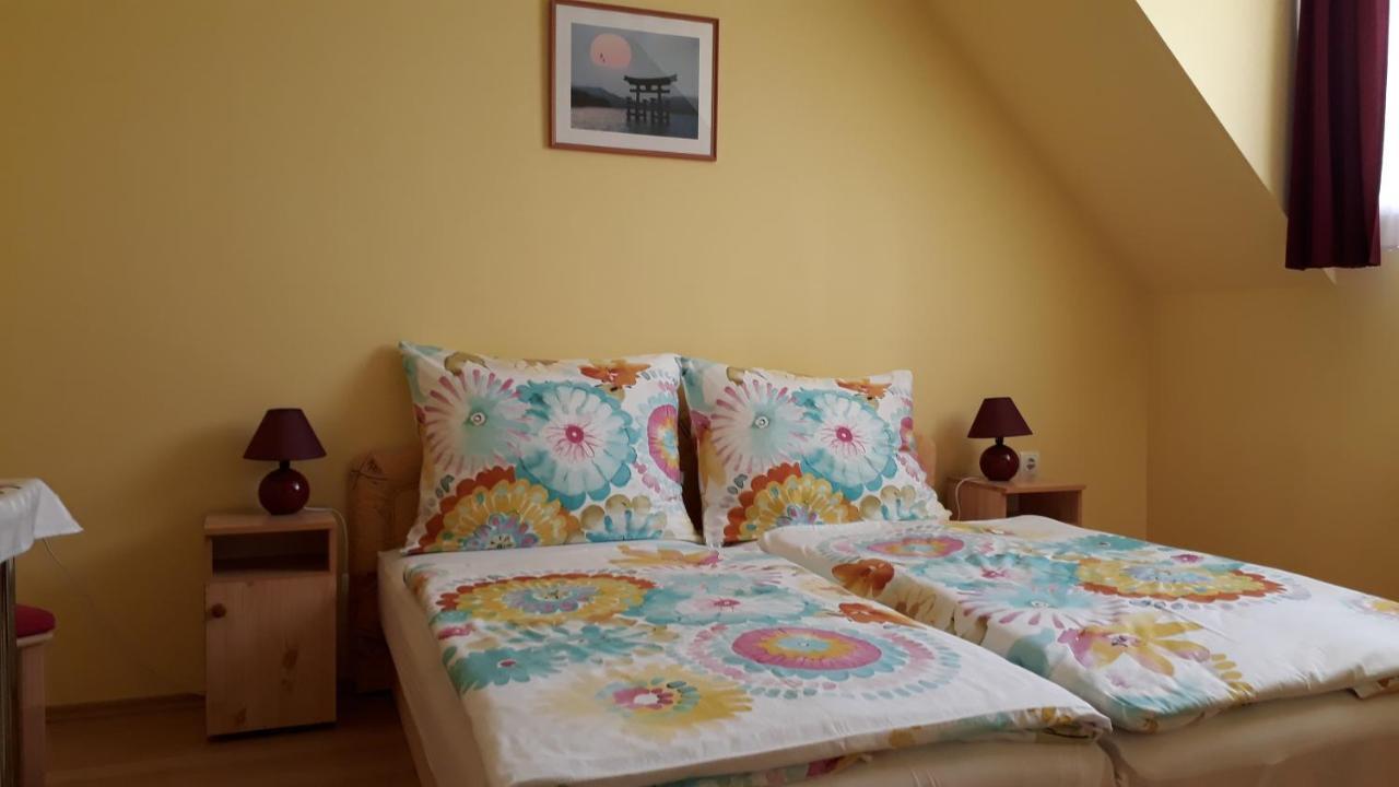 Kondics Apartmanhaz Sárvár Exteriör bild