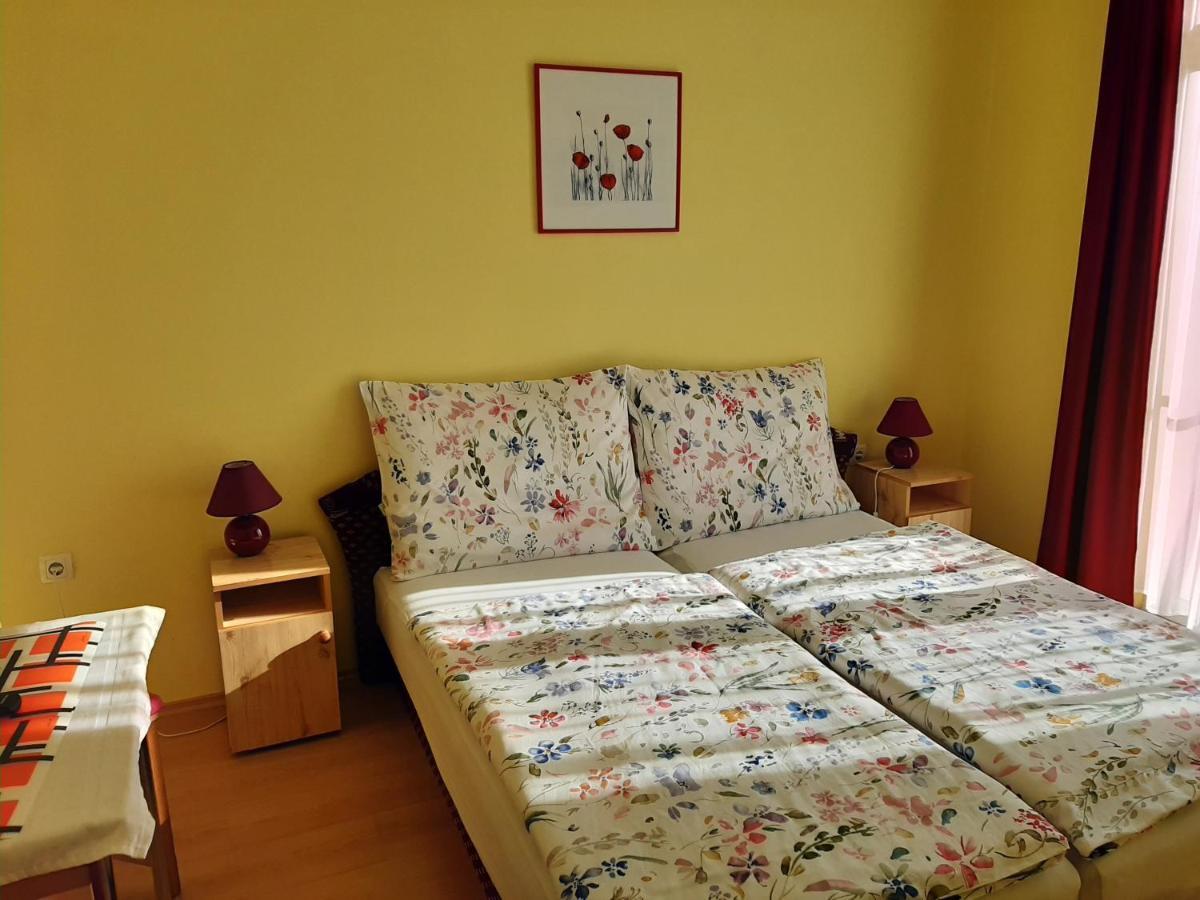 Kondics Apartmanhaz Sárvár Exteriör bild